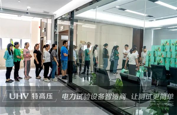 浓浓端午情，，，，，，粽香暖人心 | 武汉银娱优越会官网为职工发放端午福利(图5)