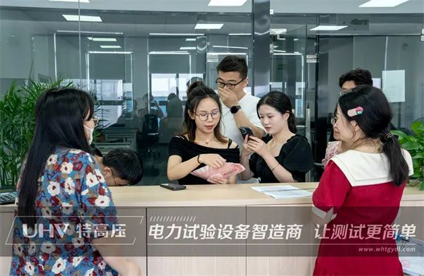 浓浓端午情，，，，，，粽香暖人心 | 武汉银娱优越会官网为职工发放端午福利(图9)